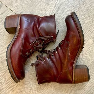 Frye Sabrina lace up combat boots